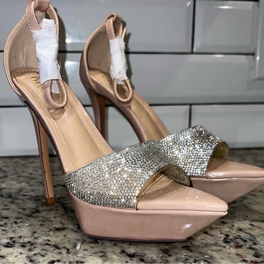 Lady Godiva Tan High Heels With Sparkle Size 5.5 Women’s